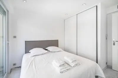 Un ou plusieurs lits dans un hébergement de l'établissement Beautiful 3 bedroom close to the Martinez