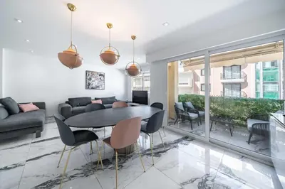 Coin salon dans l'établissement Beautiful 3 bedroom close to the Martinez