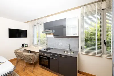 Cuisine ou kitchenette dans l'établissement Mandara Beach Bungalow