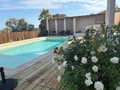 Piscine de l'établissement Villa Nomade proche de Cannes ou située à proximité