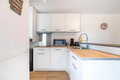 Cuisine ou kitchenette dans l'établissement Studio avec terrasse vue jardin