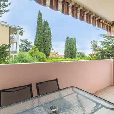 Studio avec terrasse vue jardin