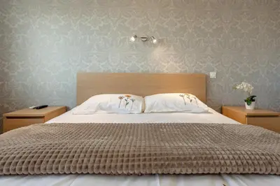 Un ou plusieurs lits dans un hébergement de l'établissement B018-Bright apartment with balcony - Cannes Croisette