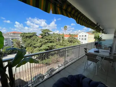 Balcon ou terrasse dans l'établissement B049-Appartement lumineux à deux pas de la Croisette