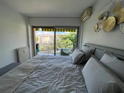 Un ou plusieurs lits dans un hébergement de l'établissement B049-Appartement lumineux à deux pas de la Croisette