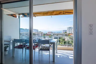 Balcon ou terrasse dans l'établissement 3-bedroom apartment sea view terrace and parking