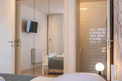 Un ou plusieurs lits dans un hébergement de l'établissement 3-bedroom apartment sea view terrace and parking
