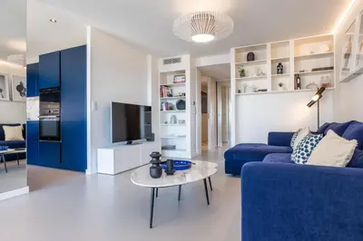 Télévision ou salle de divertissement dans l'établissement 3-bedroom apartment sea view terrace and parking