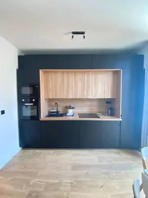 Cuisine ou kitchenette dans l'établissement Le Vauban, central, dynamique, rénové et convivial , clim, balcon