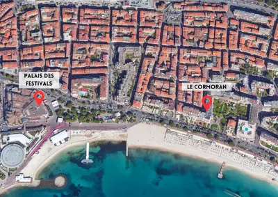 Vue générale sur la mer ou vue sur la mer prise depuis l'appartement
