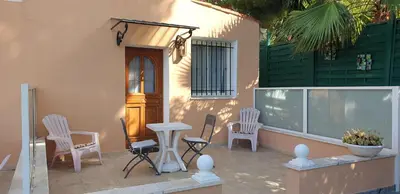 Balcon ou terrasse dans l'établissement GRAND Studio meublé-Juan Pins-Logt 4