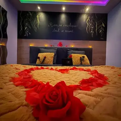 SPICY LOVE - proche Nice et Cannes - Jacuzzi privatif - French Riviera - luxe - suite romantique