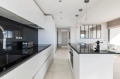 Cuisine ou kitchenette dans l'établissement Apartment with pool - sea view