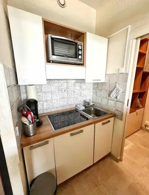 Cuisine ou kitchenette dans l'établissement #101 MARINA RIVIERA BAY - Studio 30m2 avec terrasse vue Mer