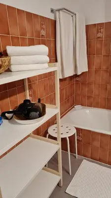 Cuisine ou kitchenette dans l'établissement Studio Sun-Beach avec parking et jardin - 500m des plages de Juan Les Pins