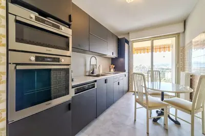 Cuisine ou kitchenette dans l'établissement Eden