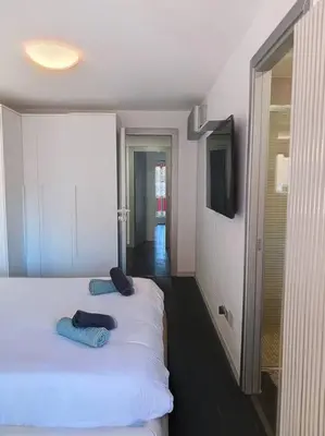 Un ou plusieurs lits dans un hébergement de l'établissement Superbe appartement Juan-les-Pins 200m des plages