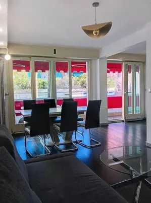 Coin salon dans l'établissement Superbe appartement Juan-les-Pins 200m des plages