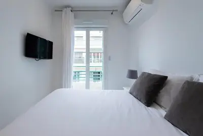 Un ou plusieurs lits dans un hébergement de l'établissement LOUIS GALLET Centre JUAN LES PINS 50m des plages