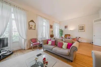 Télévision ou salle de divertissement dans l'établissement Cozystay 1249 - Très bel appartement bourgeois