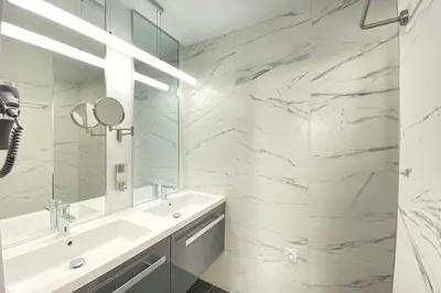 Salle de bains dans l'établissement Beautiful 2 bedrooms 2 bathrooms Center of Cannes