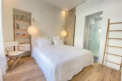 Un ou plusieurs lits dans un hébergement de l'établissement Beautiful 2 bedrooms 2 bathrooms Center of Cannes