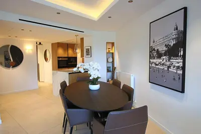Coin salon dans l'établissement COMPLETELY RENOVATED APARTMENT ON BLD CROISETTE, 3 PARENTAL BEDROOMS