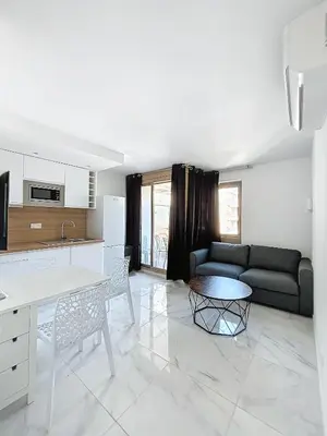 Cuisine ou kitchenette dans l'établissement Résidence Graziella Appartement 527