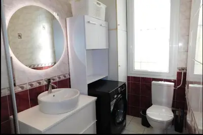 Salle de bains dans l'établissement Beau T1 bis centre Juan les pins