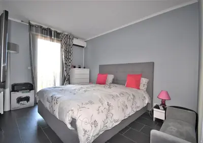 Un ou plusieurs lits dans un hébergement de l'établissement BEL APPARTEMENT CALME ET TRES LUMINEUX