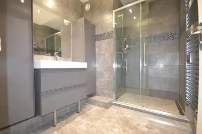 Salle de bains dans l'établissement BEL APPARTEMENT CALME ET TRES LUMINEUX