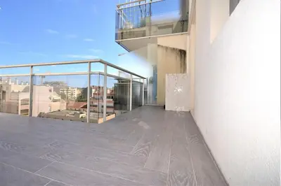 Balcon ou terrasse dans l'établissement BEL APPARTEMENT CALME ET TRES LUMINEUX