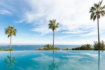 Piscine de l'établissement Exceptional Super-Cannes Glaïeuls with sea views pools & private jacuzzi ou située à proximité