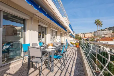 Balcon ou terrasse dans l'établissement 3-Br Apartment Terrace steps from Beaches