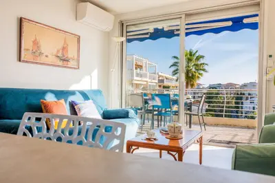 Balcon ou terrasse dans l'établissement 3-Br Apartment Terrace steps from Beaches