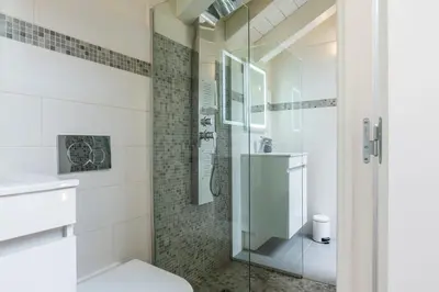 Salle de bains dans l'établissement Spacious Duplex in the Heart of Cannes