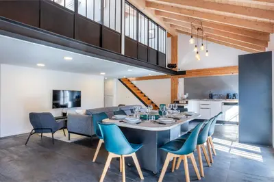 Télévision ou salle de divertissement dans l'établissement Spacious Duplex in the Heart of Cannes