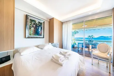 Un ou plusieurs lits dans un hébergement de l'établissement Somptuous 3 bedroom with sea-view on the Croisette