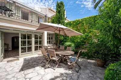 Jardin de l'établissement Villa Palma near the beaches Cannes