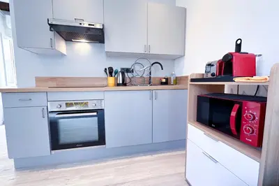 Cuisine ou kitchenette dans l'établissement GAMBETTA - Lumineux Calme au coeur d'Antibes et de ses Plages