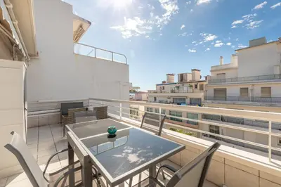 Balcon ou terrasse dans l'établissement Juan Les Pins ENTRE CIEL ET MER , dernier étage avec terrasse