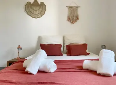 Un ou plusieurs lits dans un hébergement de l'établissement Charmant T2 à 500 m des plages