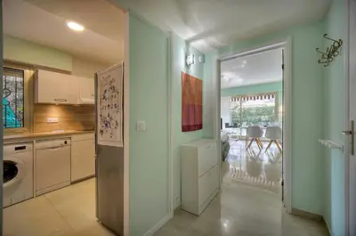 Cuisine ou kitchenette dans l'établissement Upstays Terrace Garden 44m² Apartment