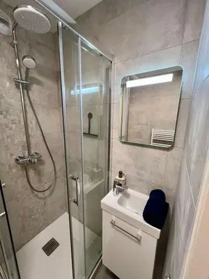 Salle de bains dans l'établissement Studio Climatisé, Cosy et Calme au Centre Ville
