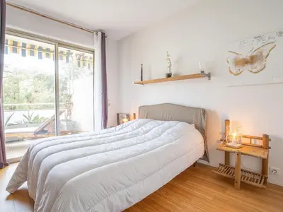Un ou plusieurs lits dans un hébergement de l'établissement Apartment Les Aliscamps by Interhome