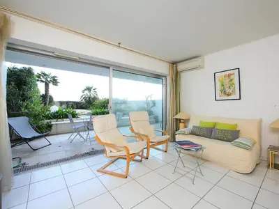 Coin salon dans l'établissement Apartment Cannes Bay-2 by Interhome