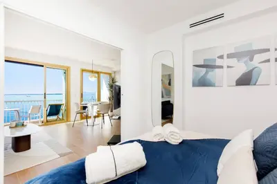 Coin salon dans l'établissement Juan les pins Suite luxueuse front de mer