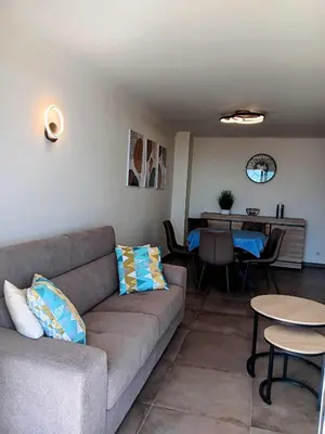 Coin salon dans l'établissement 3 Pièces vue Mer - Clim - 5 Min de la plage à pied