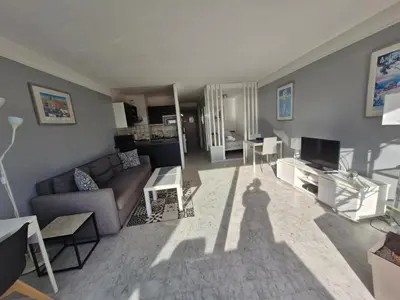 Télévision ou salle de divertissement dans l'établissement Byblos studio vue mer
