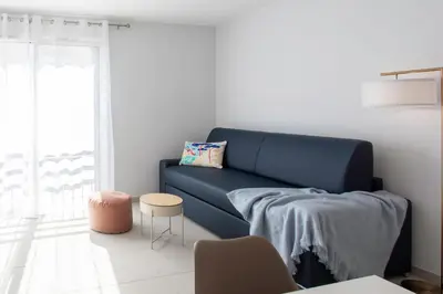 Coin salon dans l'établissement A5 - Staywiz us -Modern Studio 5 min to Sea - Pool & Garage